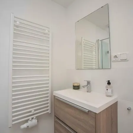 아파트 The Bond Free Parking 잔드보르트