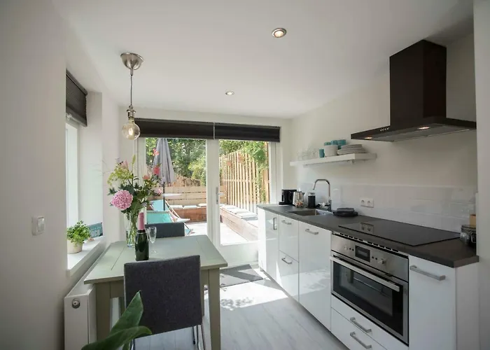 The Bond Free Parking