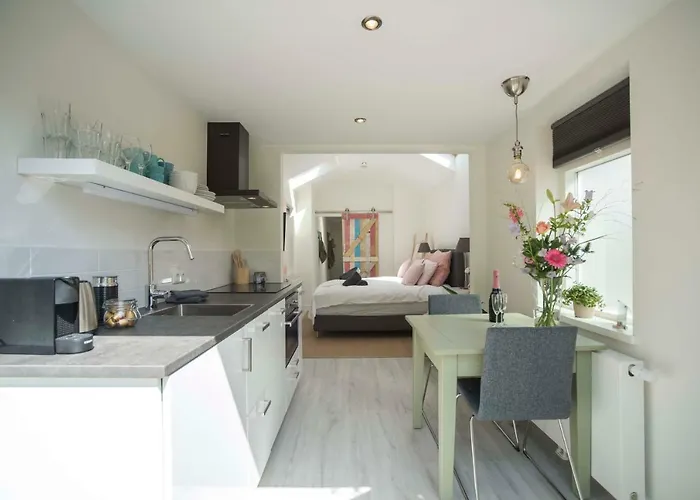 The Bond Free Parking アパート